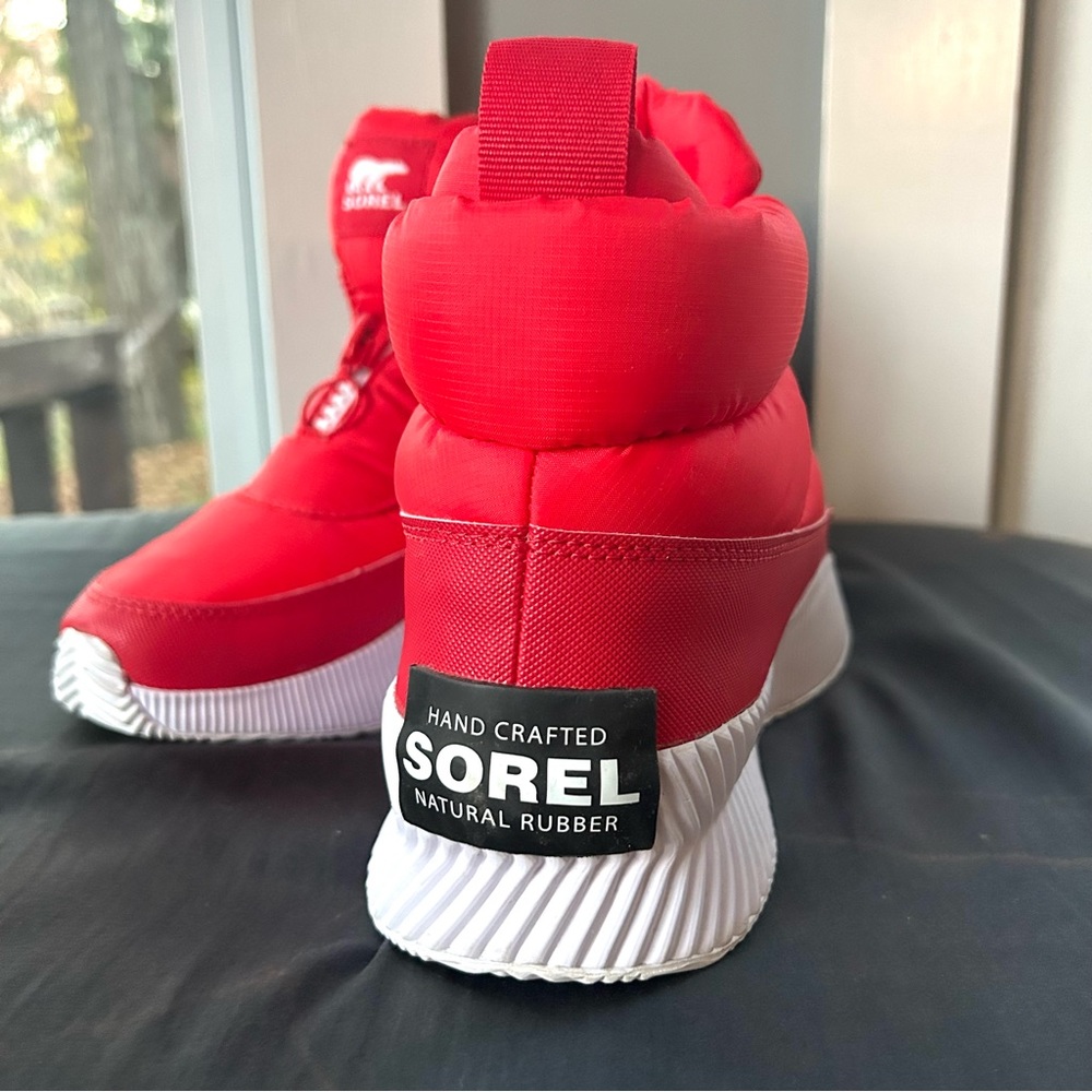 NWT SOREL puffer zip boots! Hit the slopes in style - Picture 3 of 5